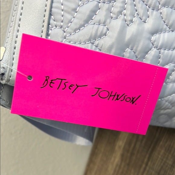 Betsey Johnson Sky Blue Daisy Quilted Cosmetic Bag 🩵 💄 - Picture 2 of 10